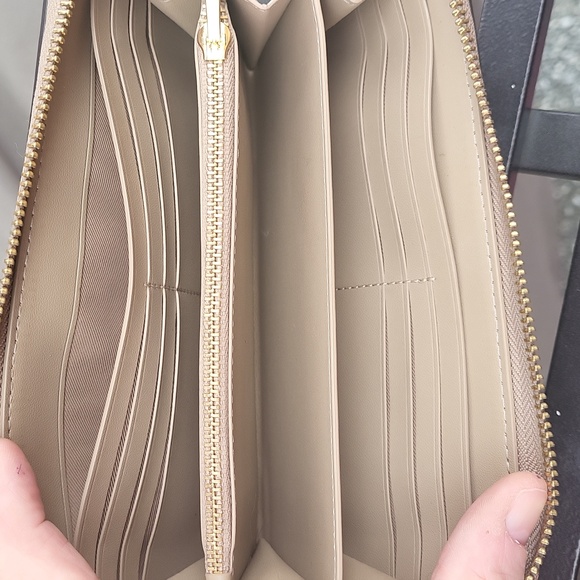 Coach Horse and Carriage Wallet - Picture 6 of 7